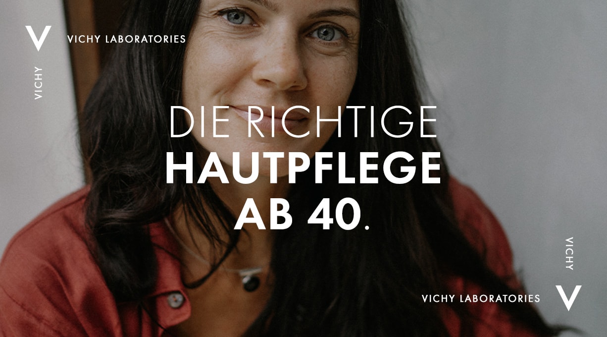 Kampagnenbanner Vichy Laboratoires mit Text Die richtige Hautpflege ab 40 und lächelnder Frau