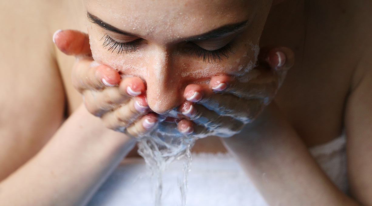 Hautpflege-Routine bei unreiner Haut
