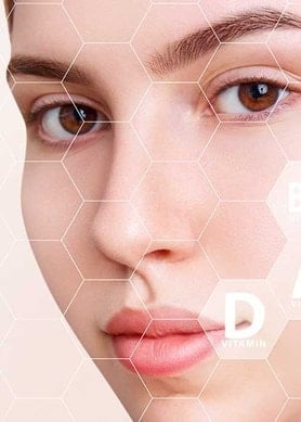 Halbprofil einer Frau, unterlegt mit wabenartigem Muster, in dem Vitamin D, Vitamin A, Vitamin B12, Vitamin E und Vitamin C hervorgehoben sind.