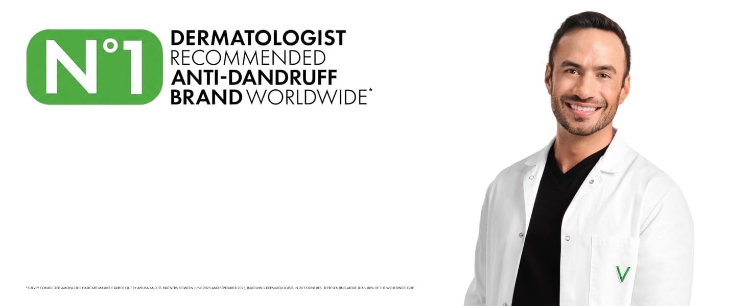 Dermatologe Dr. Luke Maxfield im weißen Kittel neben dem Logo „No. 1 Dermatologist Recommended Anti-Dandruff Brand Worldwide“