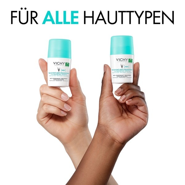 Zwei Hände unterschiedlicher Hauttypen halten VICHY Anti-transpirant 48h roll-on Deodorants für alle Hauttypen