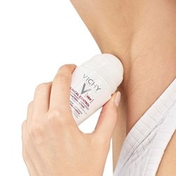 Anwendung des Clinical Control 96h Deodorants für Frauen