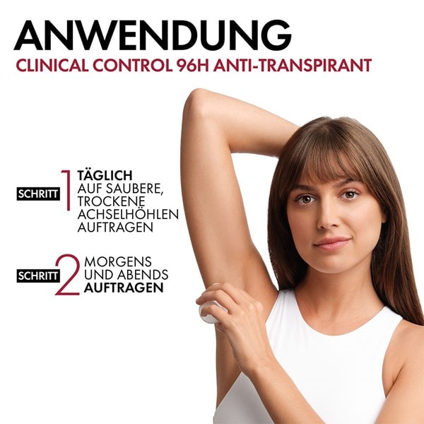 Junge Frau mit weißem Oberteil und glatten Achseln zeigt Anwendung des VICHY Clinical Control 96h Roll-on Deos für Frauen.