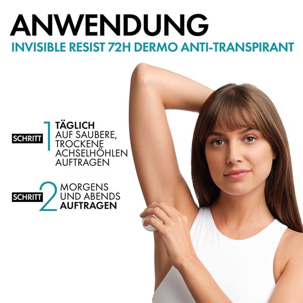 Junge Frau mit glatten und gepflegten Achseln zeigt die Anwendung des Vichy AT Invisible 72h Roll-on Deodorants