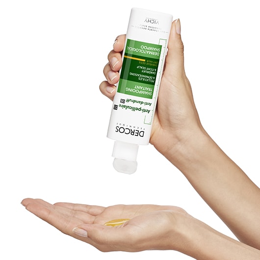DERCOS Anti Schuppen Shampoo trockenes Haar Anwendung