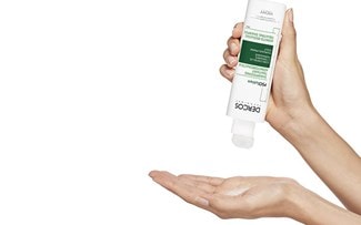 DERCOS PSOlution Pflegeshampoo Anwendung