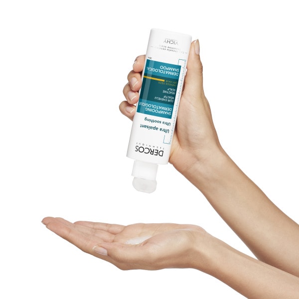 DERCOS Ultra-Sensitiv Shampoo für trockene Kopfhaut Anwendung