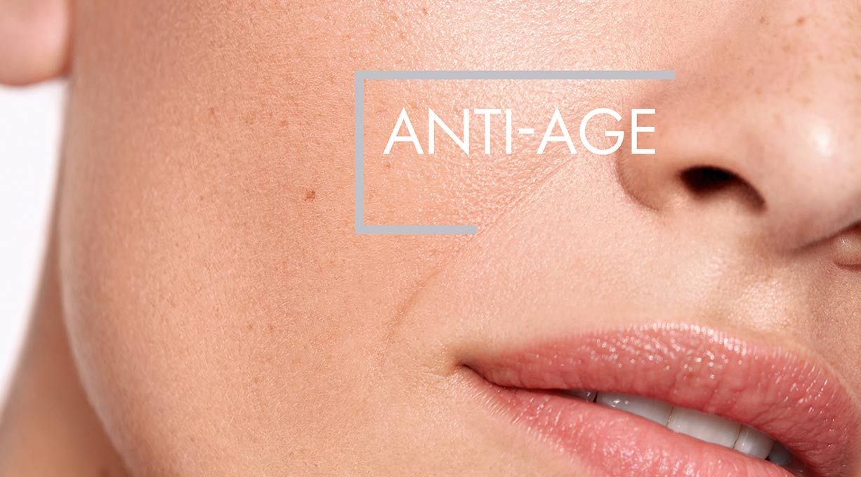 Nahaufnahme des Gesichts einer Frau mit der Aufschrift „Anti-Age“