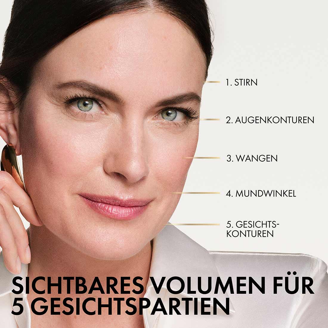 Eine braunhaarige Frau die durch die Neovadiol Logevity Pro Volumen Creme sichtbares Volumen für 5 Gesichtspartien bekommt