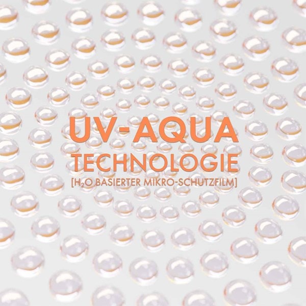 Hintergrund aus Wassertropfen, Text im Bild: UV-Aqua Technologie, H₂O-basierter Mikro-Schutzfilm